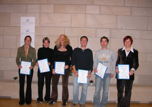 von links nach rechts: Friederike von Redwitz (1.Preis / AG II), Stefanie Kißling (3. Preis / AG II), Lydia-Marie Lafforgue (2. Preis / AG I), Daniel Fleischer (3. Preis / AG II) Thilo Bienia (2. Preis / AG II), Johanna Herdtfelder (1.Preis / AG I), nicht