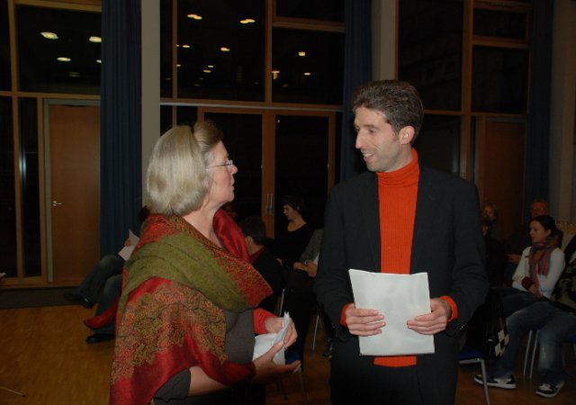 Veranstalterin Eva-Maria Beilschmidt im Gespräch mit Oberbürgermeister Boris Palmer