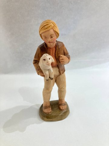 Junge mit Schaf
Kofel-Krippe Nr 1036 (bemalt)
Hersteller: Schnitzwerkstätten G. & P. Bergmann, München
Material: Lindenholz
Höhe: ca. 11 cm