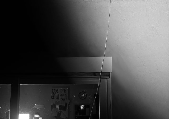 Kunstwettbewerb 2025 - DIALOG -  Altersgruppe 1: (16 bis 20 Jahre) „Anschluss verpasst?“ von Magdalena Elisabeth Klausner, 18 Jahre