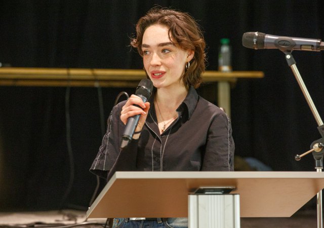 Preisverleihung Schreibwettbewerb 2025 - Anna Sipos, Preisträgerin (Foto Norbert Kraas)