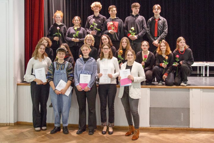 Der Chor der Tübinger Musikschule mit von links nach rechts: Hanna Vollmers, Pauline Folger, Merle Zurawski, Panna Frankó und Caroline Gramsch (Foto Norbert Kraas)