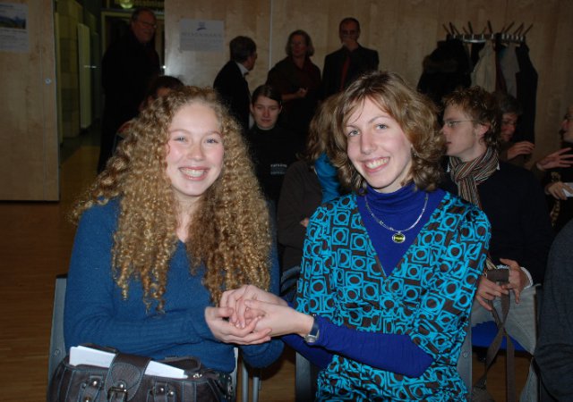 Zwei glückliche Preisträgerinnen: Marlene Lou Kleinerüschkamp (2007) und Caroline Rehner (2006)