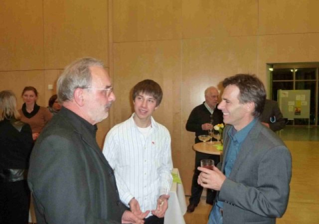 Veranstalter Herbert Beilschmidt im Gespräch mit den Juroren David Kaupp und Wolfgang Hinz-Rommel